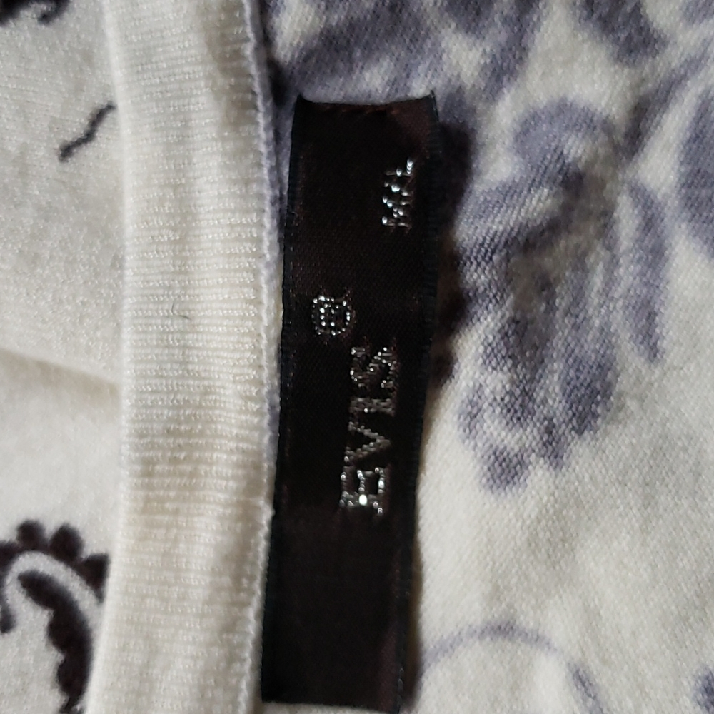 Pretty Sweater - Picture 3 of 6